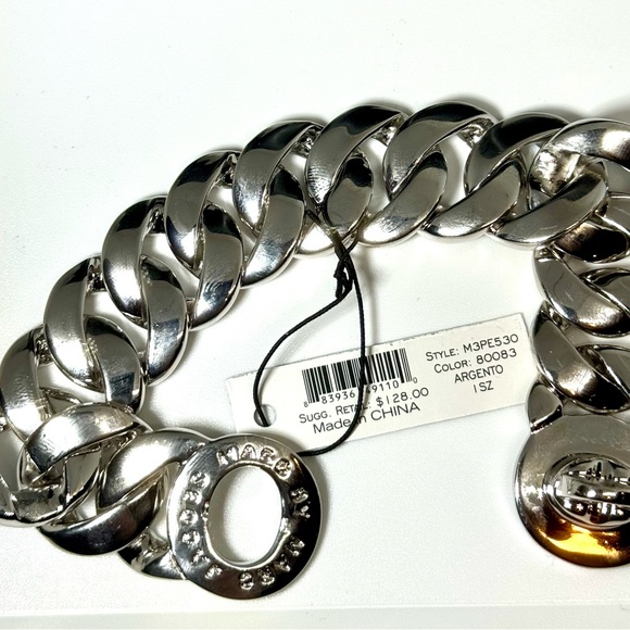 Marc by Marc Jacobs Chunky Turn lock closure
Bracelet in Silver - Picture 5 of 11